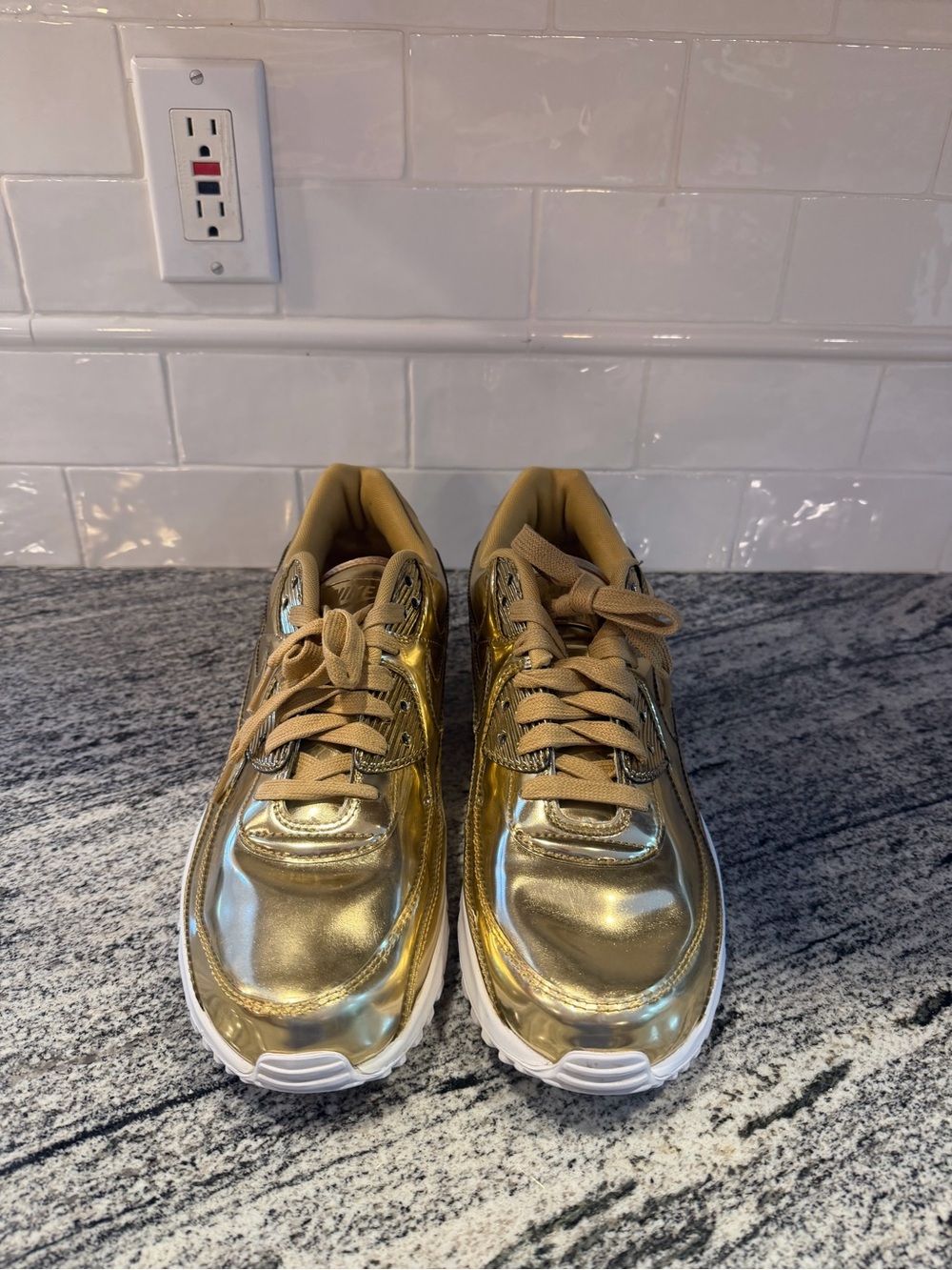 Women’s Nike Air Max 90 Metallic Pack Gold CQ6639-700 Size 13.5/Mens 12 - Picture 2 of 10